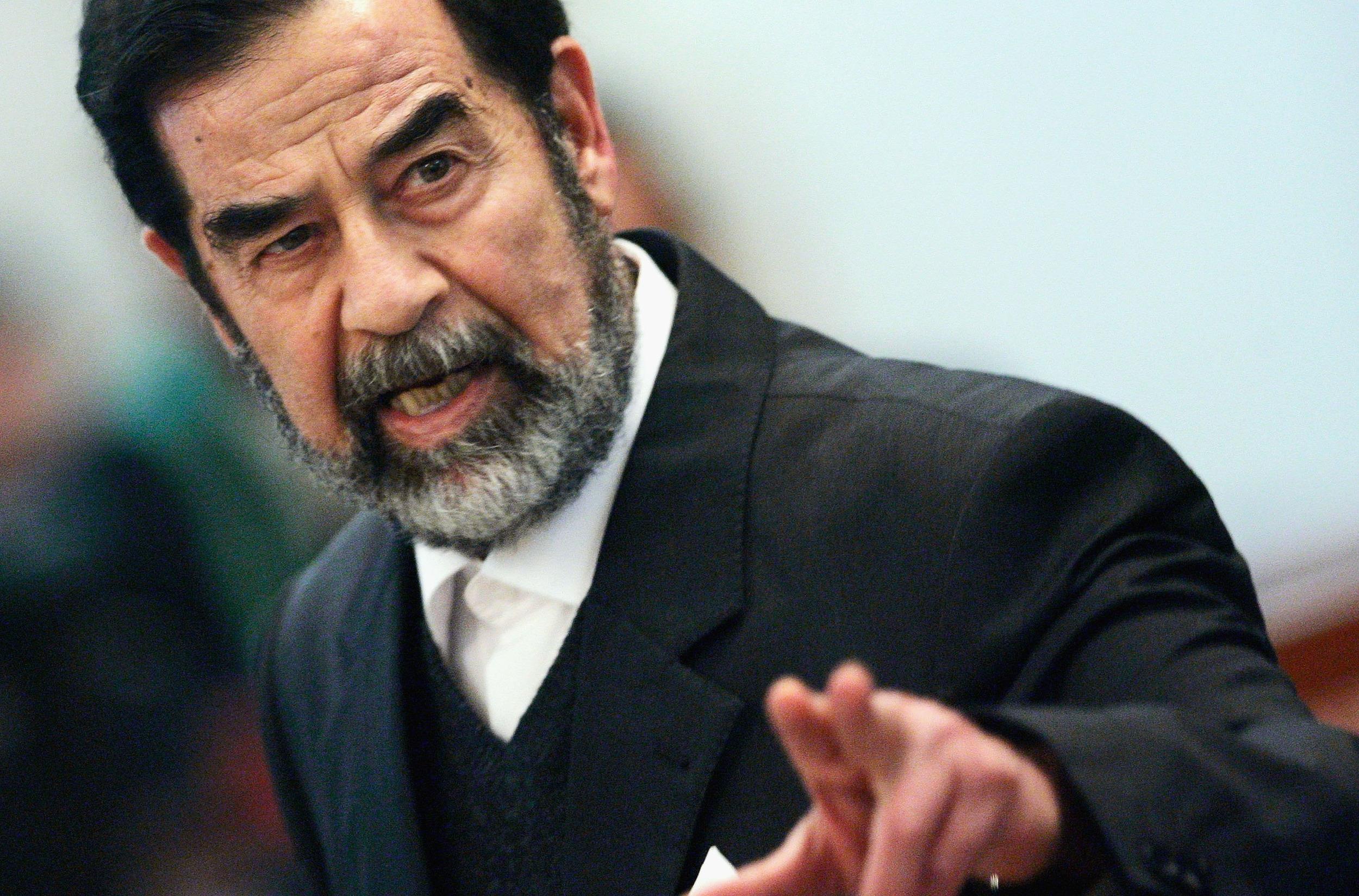صور خافيات صدام حسين , رئيس الدولة الذى اصبح شهيد وبطل اروع روعه