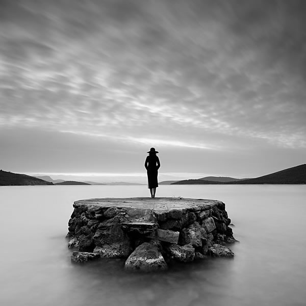 صور معبرة عن الوحدة - عبارات مصورة كلها حزن والم تعبر عن الوحدة Loneliness And Solitude Photos 1