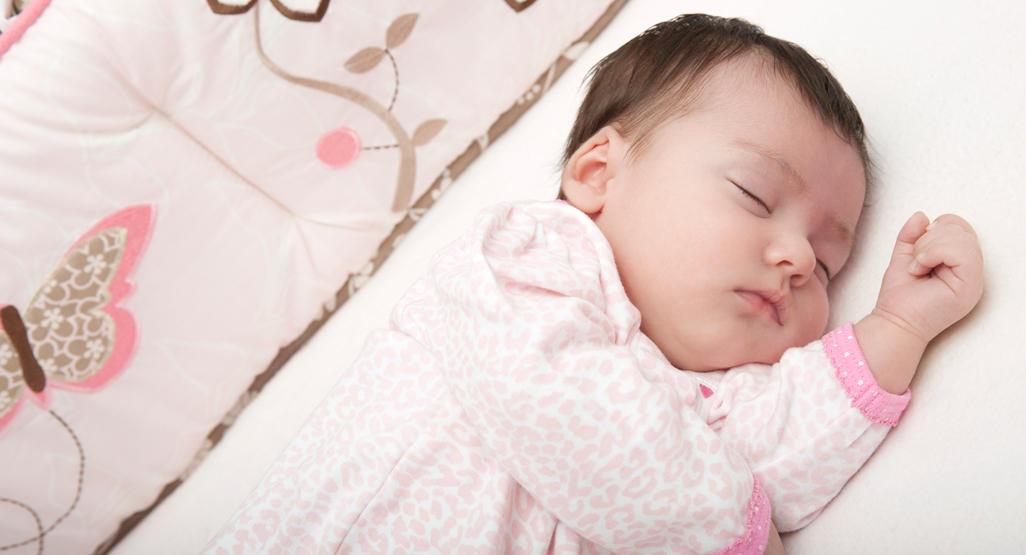 11170 3 نوم الطفل في الشهر الثاني , عدد الساعات التي ينامها الطفل في الشهر الثاني غيداء مكة